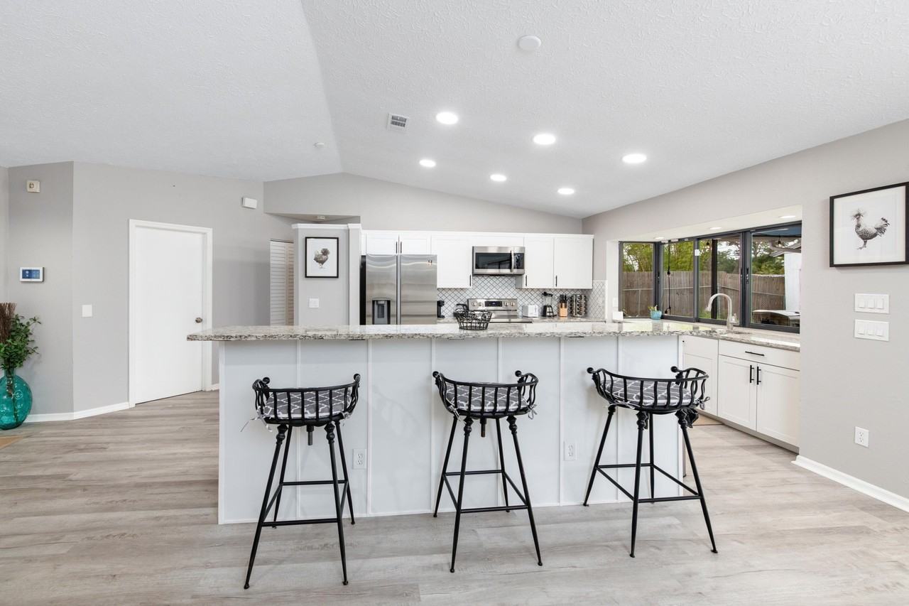 1481 Sw Gastador Ave - Photo 4 of 13