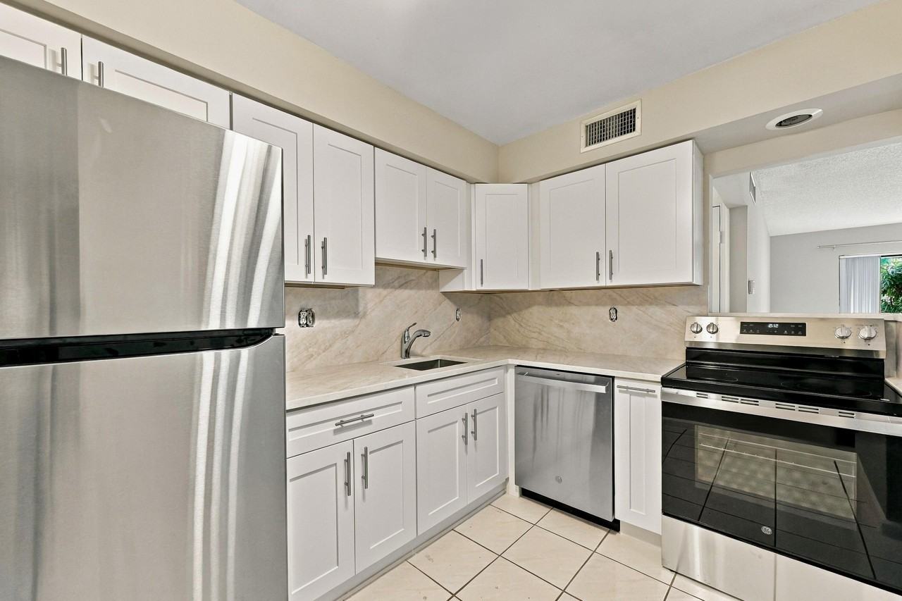 9935 Pineapple Tree Dr #108 - Photo 3 of 31