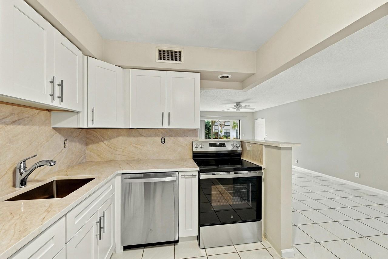 9935 Pineapple Tree Dr #108 - Photo 4 of 31