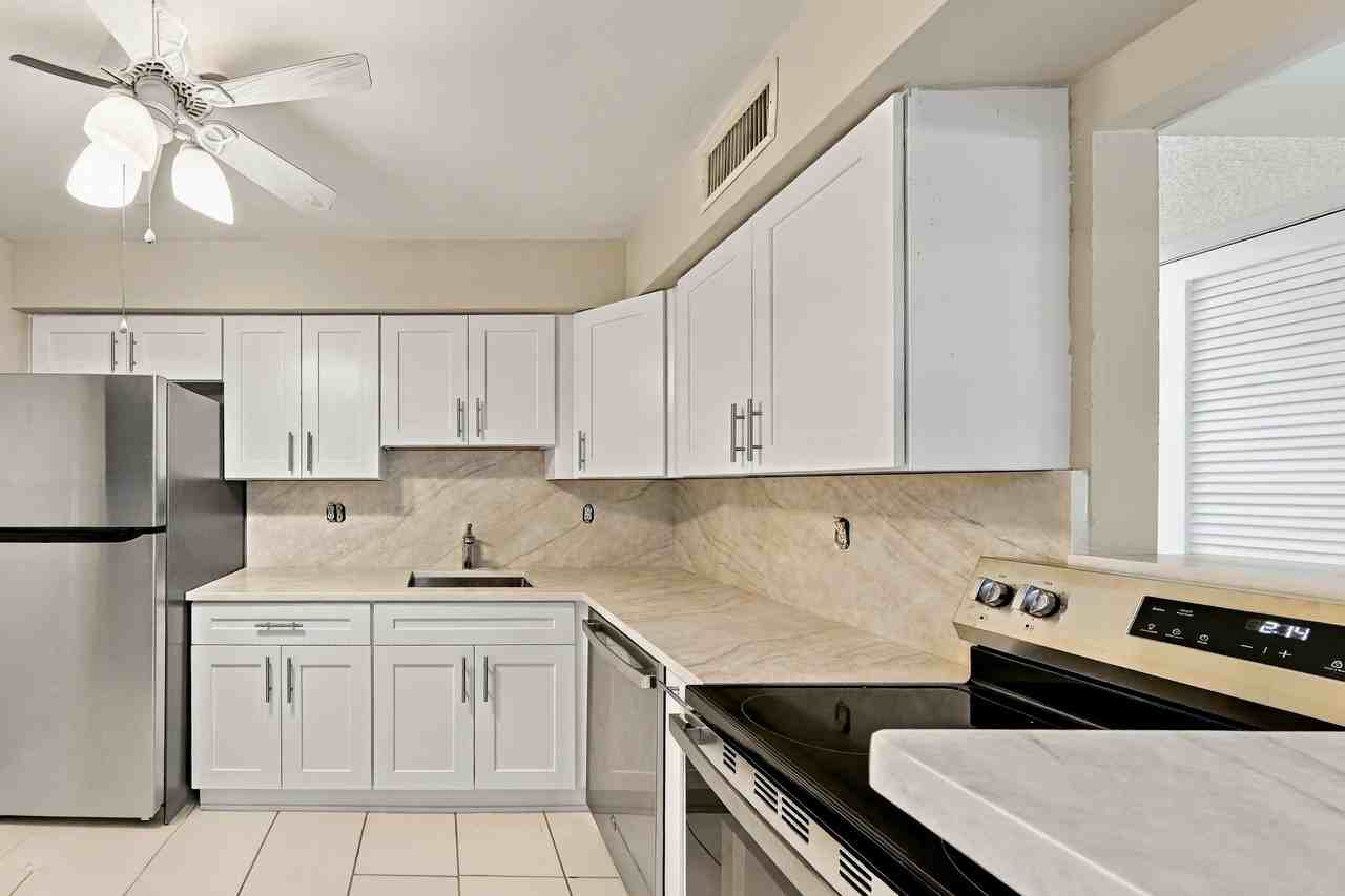 9935 Pineapple Tree Dr #108 - Photo 5 of 31