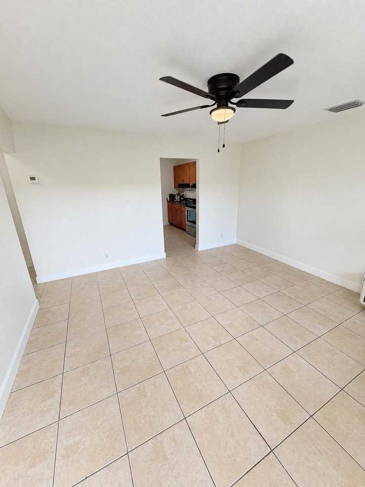 1041 Sw 32nd Ct - Photo 6 of 14