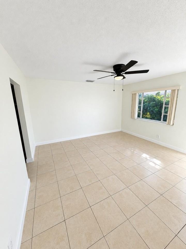 1041 Sw 32nd Ct - Photo 7 of 14