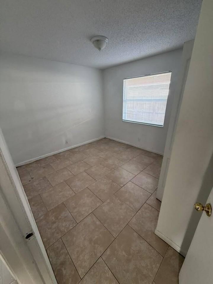 2223 Taylor St #5 - Photo 7 of 9