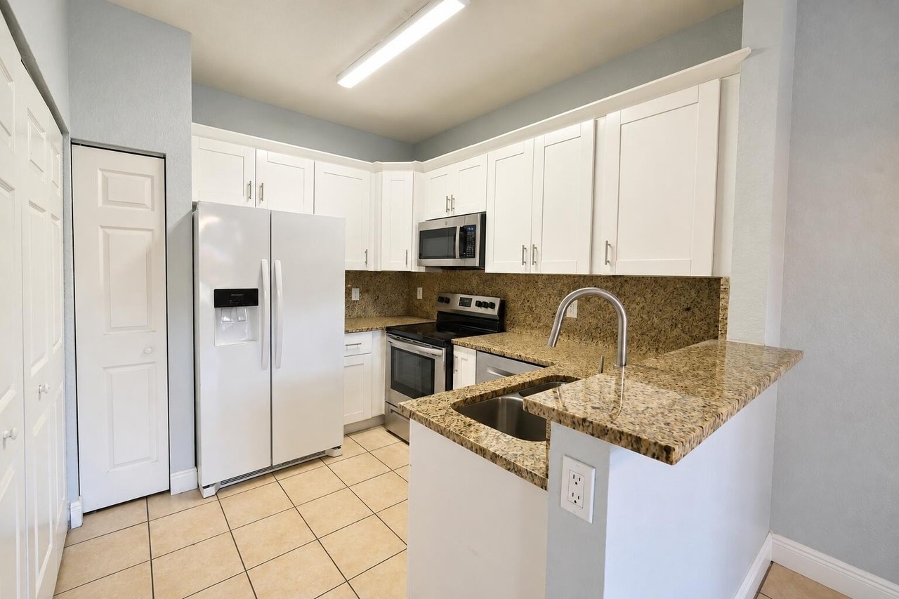 1405 S Santa Catalina Cir - Photo 7 of 31