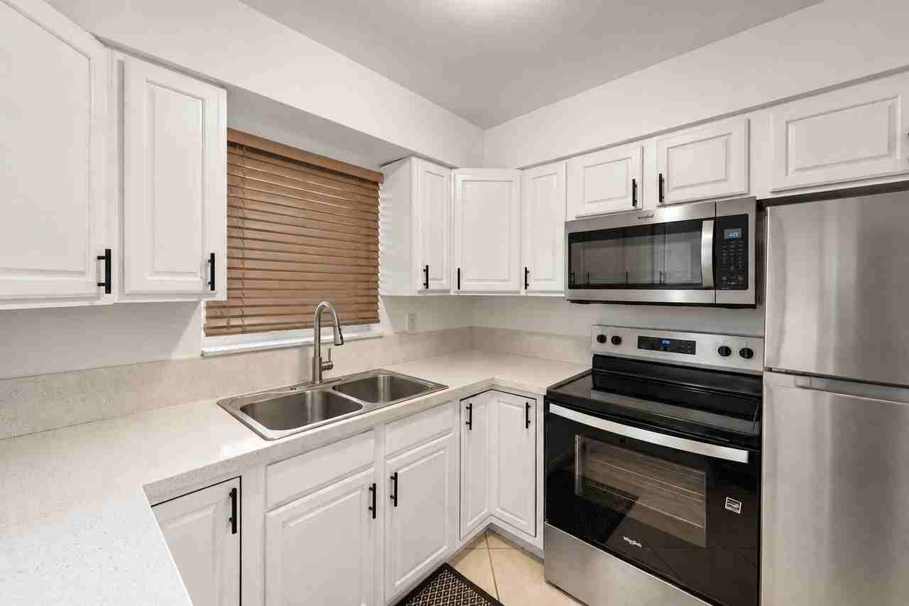 612 Ne 11th Ave #1 - Photo 5 of 12