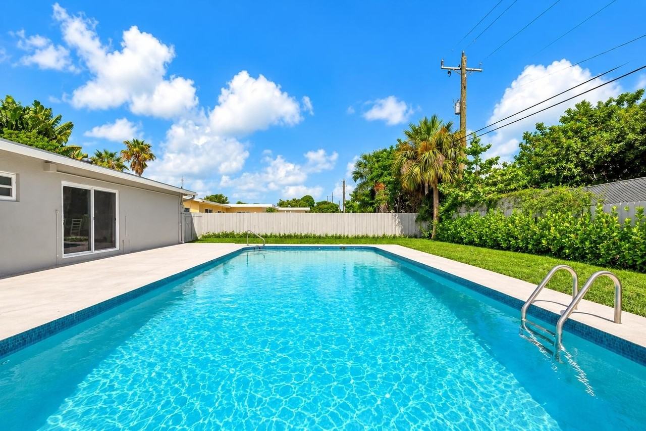 1343 W Ocean Ave - Photo 4 of 33