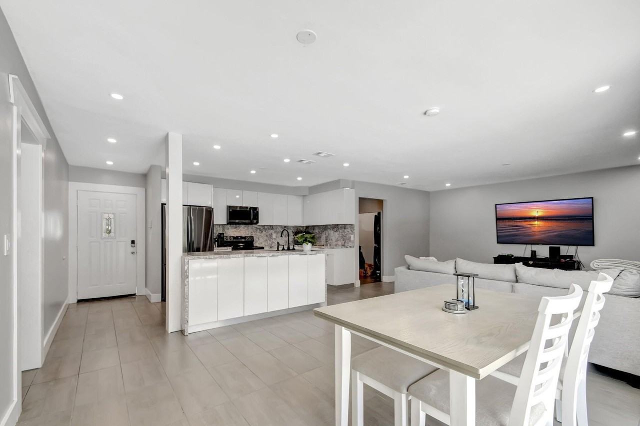 1343 W Ocean Ave - Photo 6 of 33