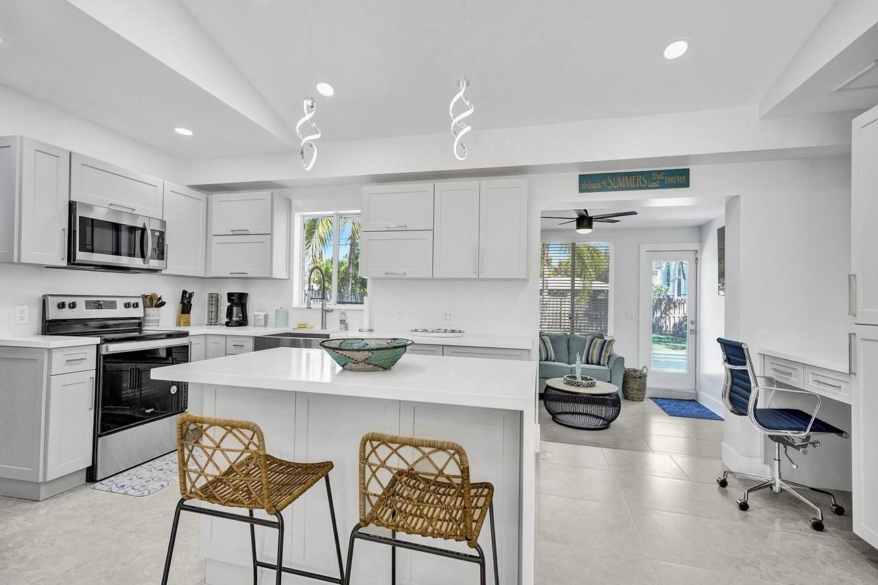 1100 Ne 17th Way - Photo 5 of 38