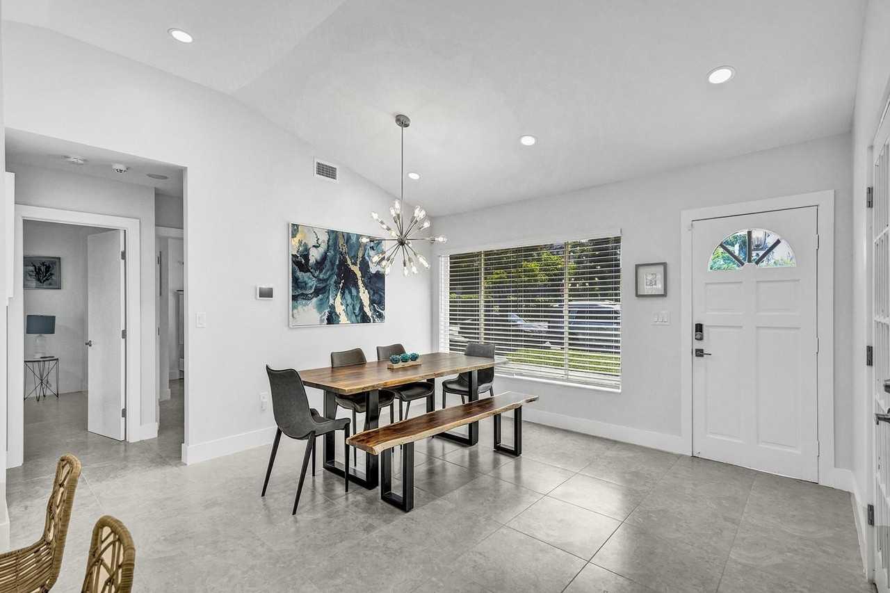 1100 Ne 17th Way - Photo 6 of 38