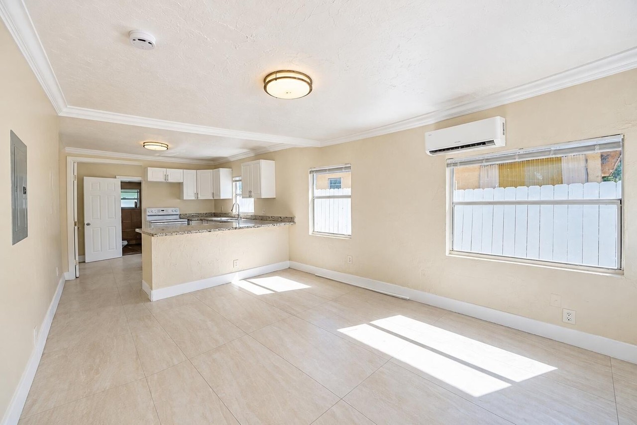 338 Sw 1st Ter #4 - Photo 3 of 17