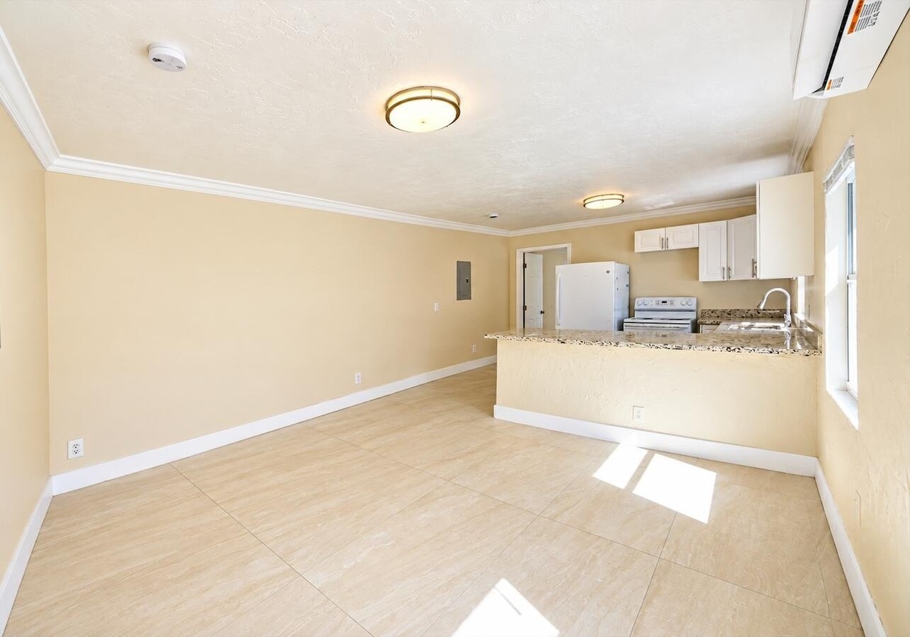 338 Sw 1st Ter #4 - Photo 4 of 17