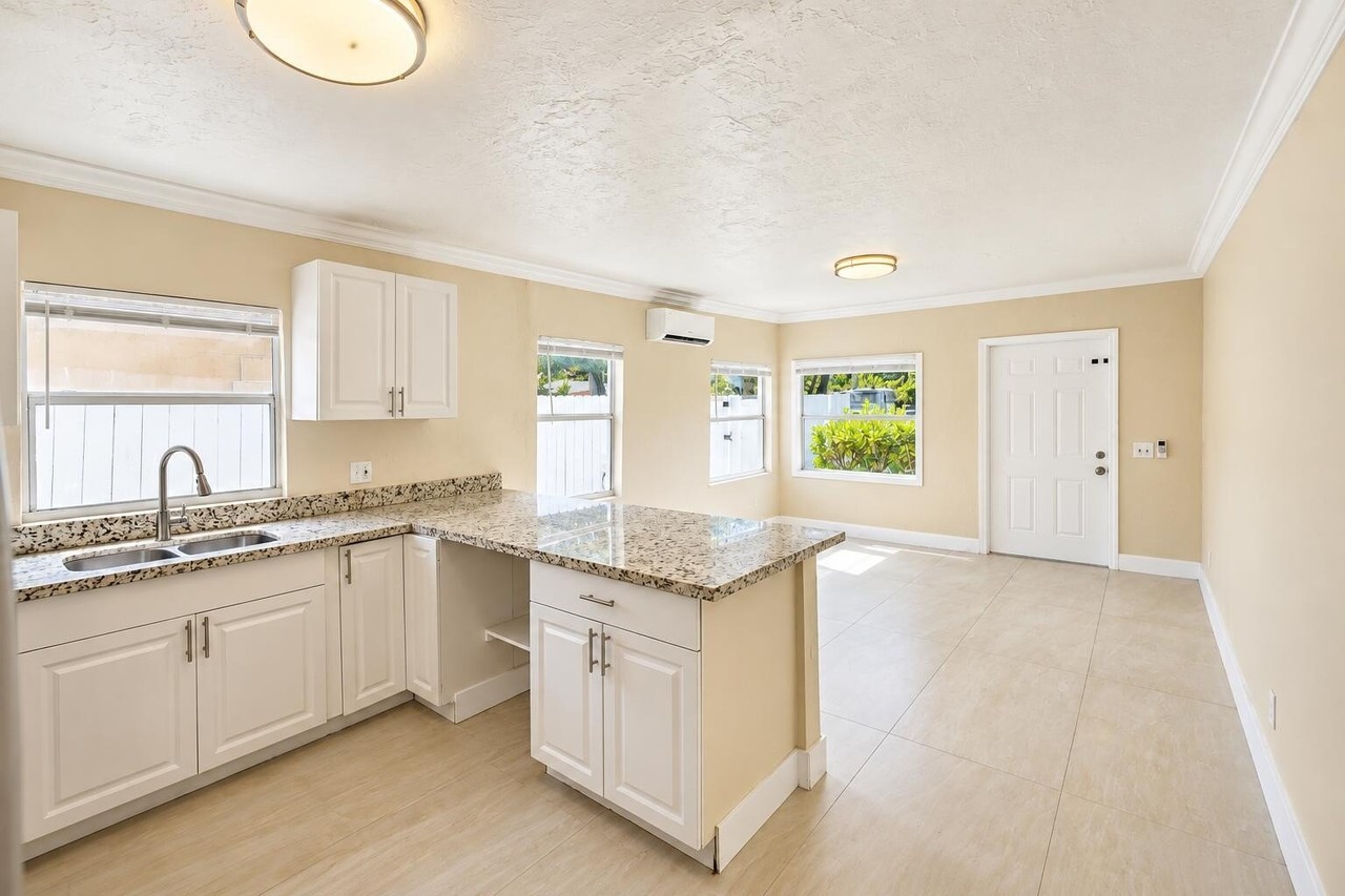 338 Sw 1st Ter #4 - Photo 5 of 17