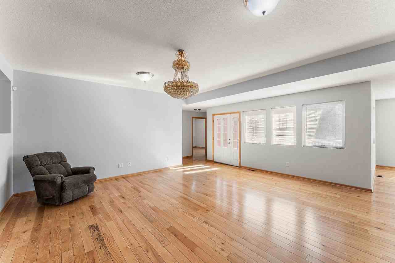 438 Wildwood Rd - Photo 5 of 50