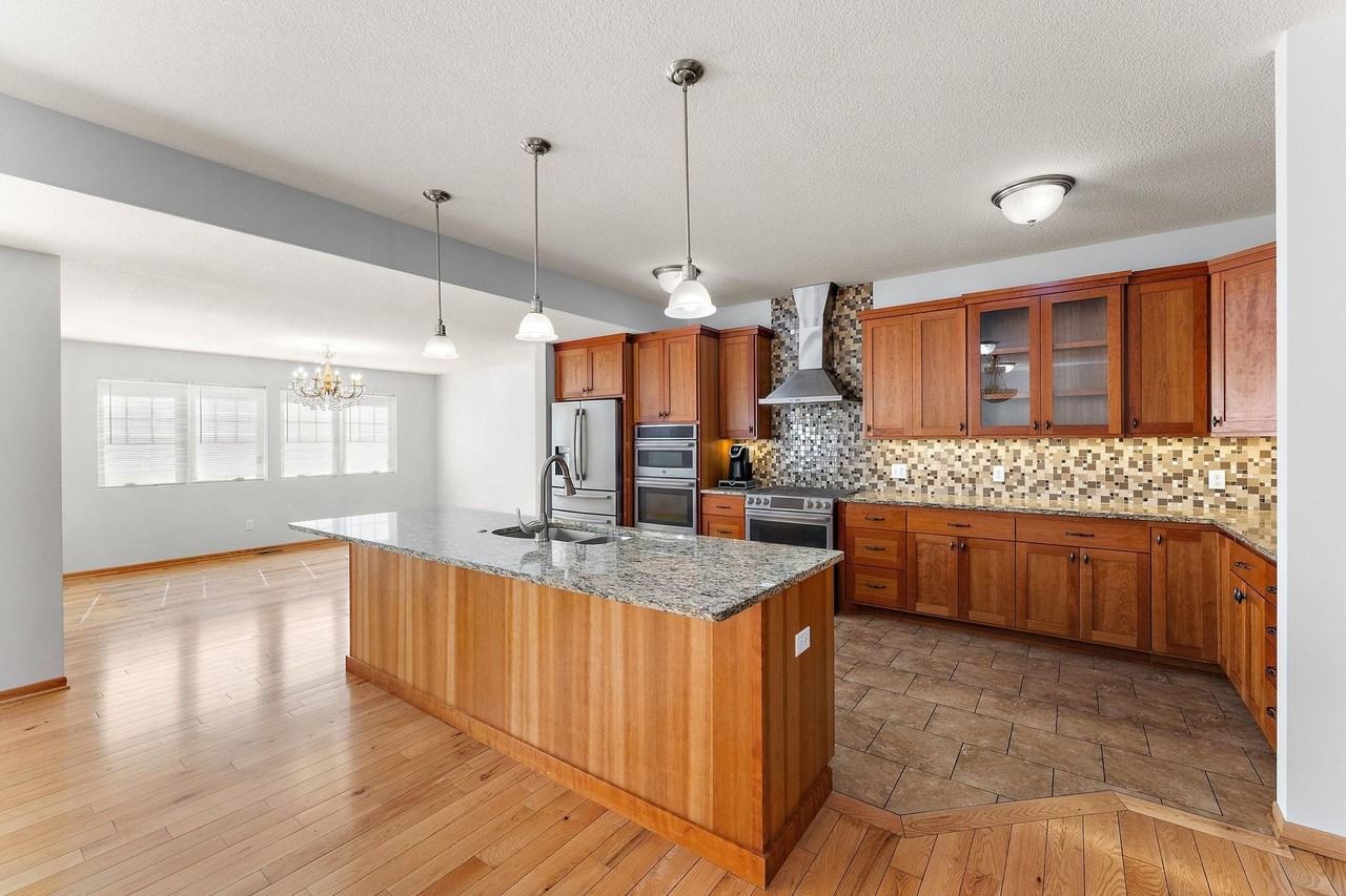 438 Wildwood Rd - Photo 6 of 50