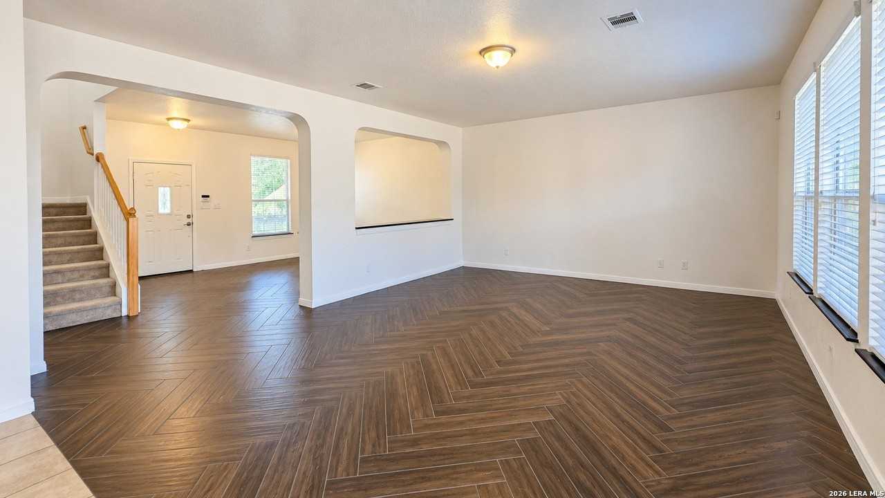 207 Verde Oak - Photo 3 of 14