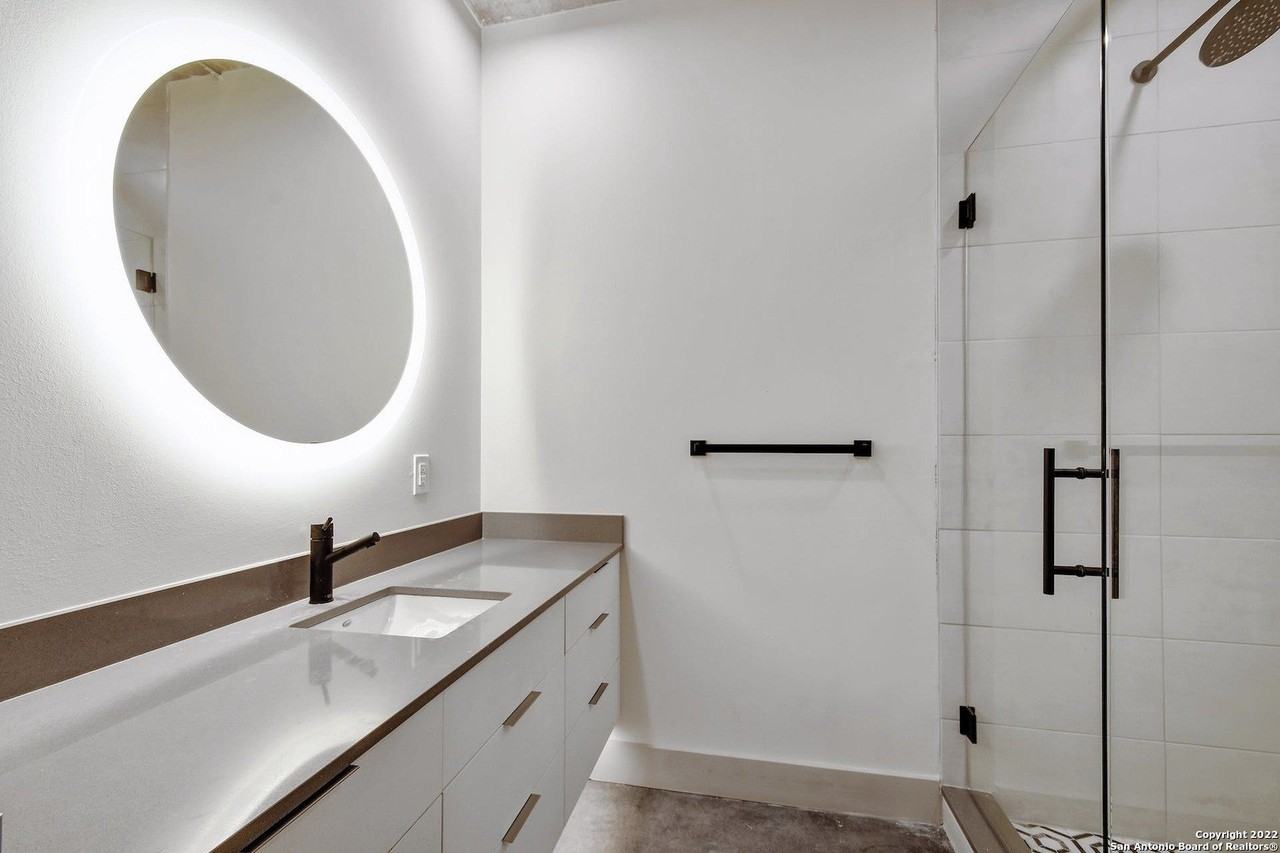 215 Coca Cola Pl #203 - Photo 3 of 4