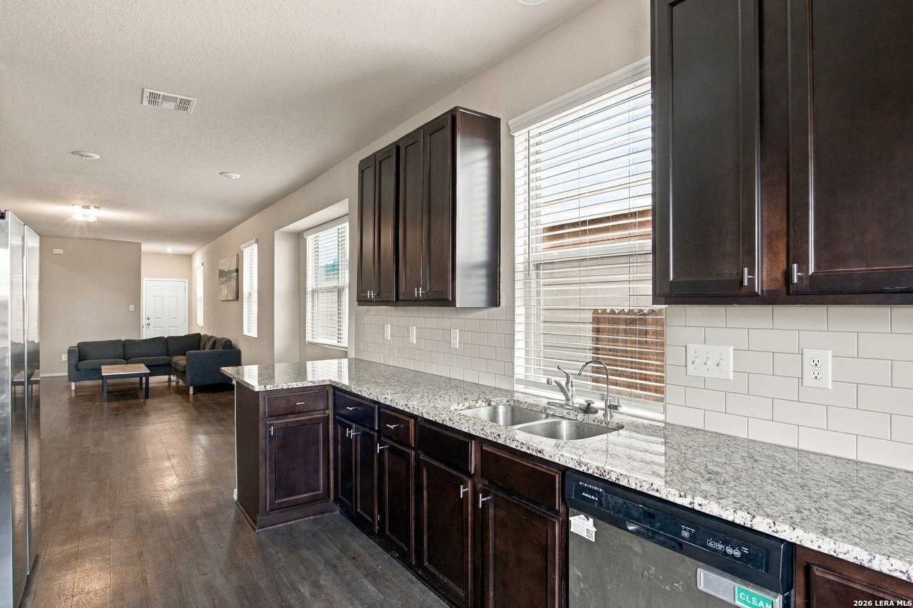 10562 Green Lake Dr - Photo 2 of 15