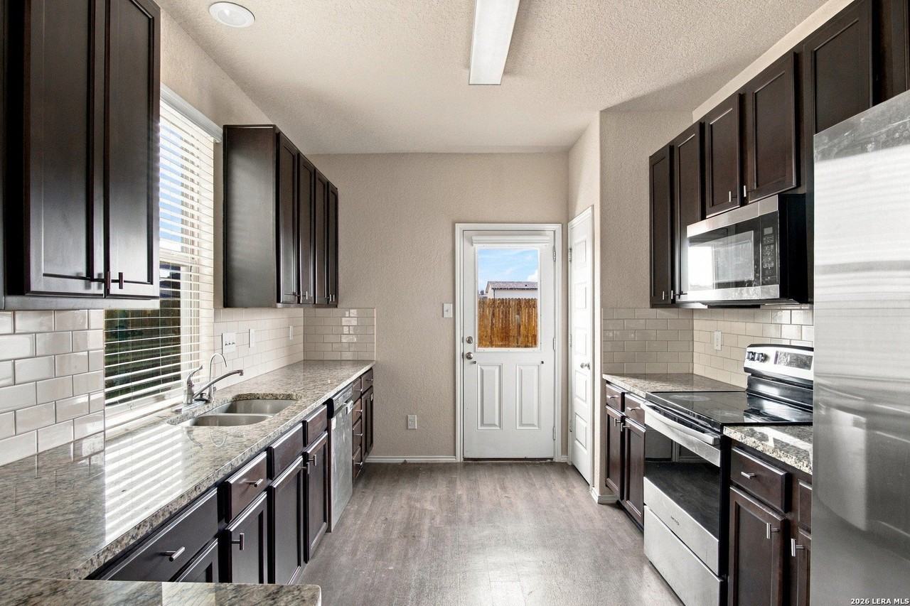 10562 Green Lake Dr - Photo 3 of 15