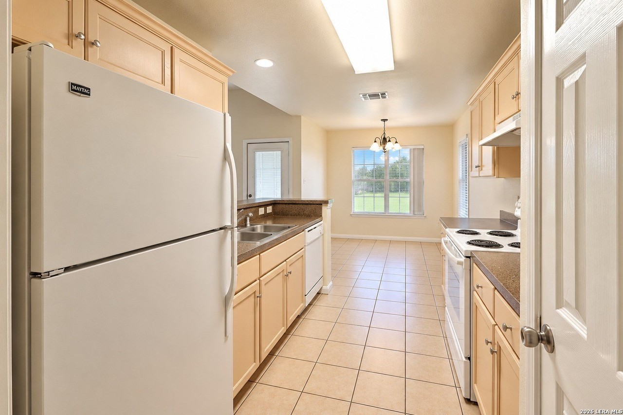 431 4th St - Photo 4 of 21