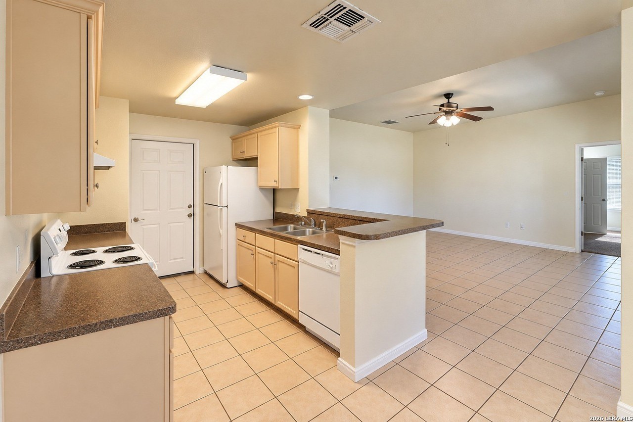 431 4th St - Photo 7 of 21
