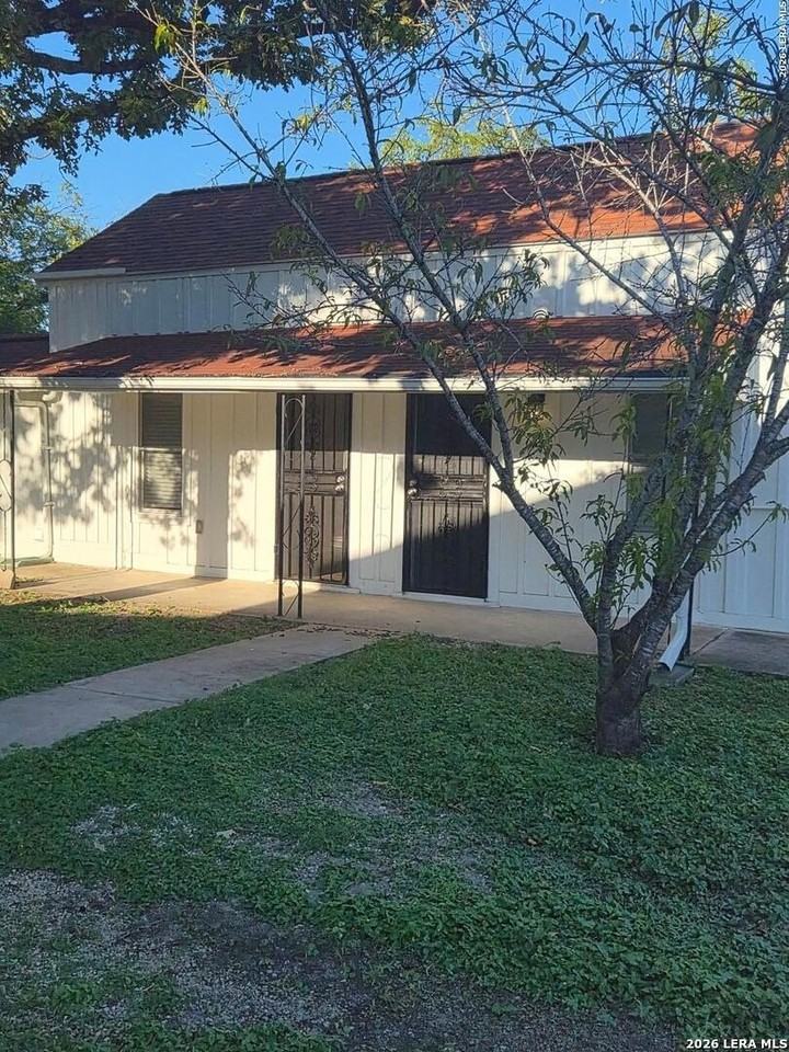 122 Lone Star Blvd - Photo 2 of 13