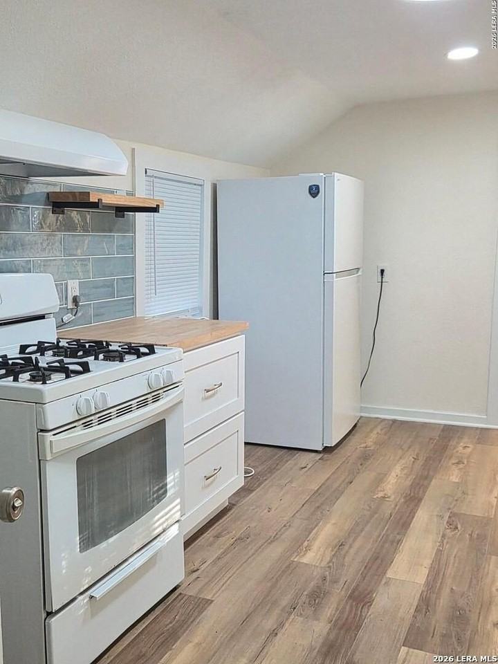 122 Lone Star Blvd - Photo 5 of 13