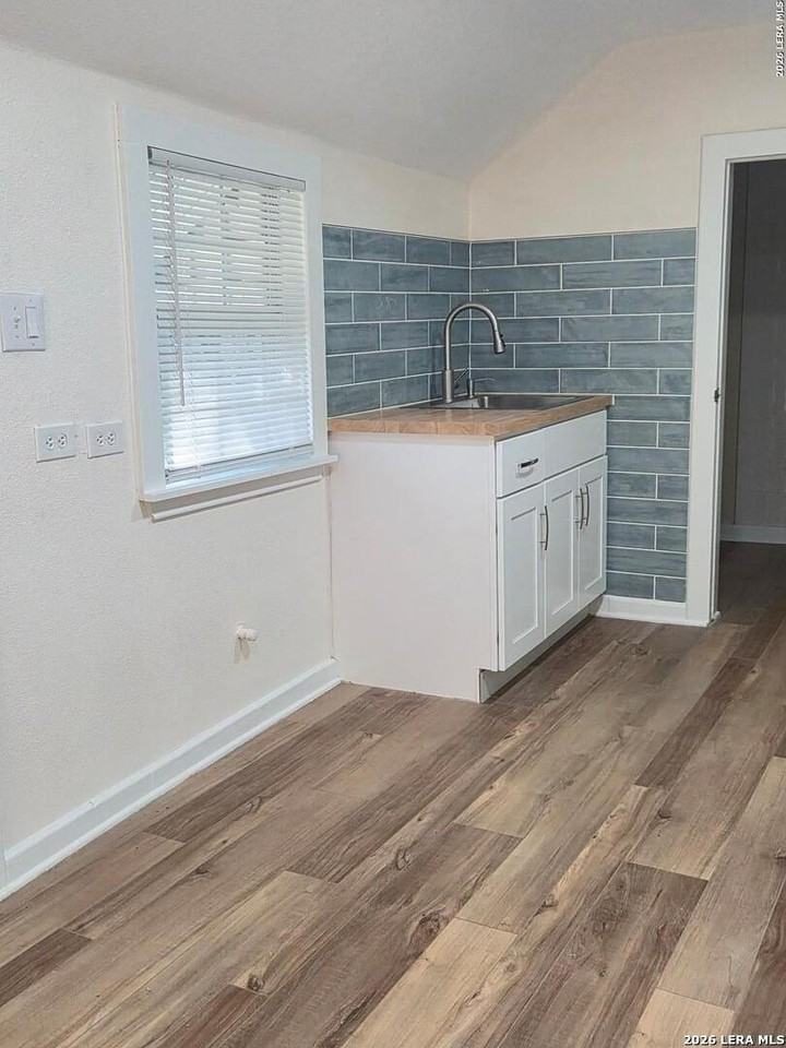 122 Lone Star Blvd - Photo 6 of 13