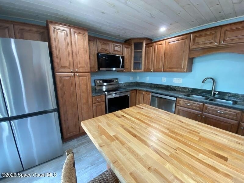 8793 Live Oak Ct - Photo 7 of 38