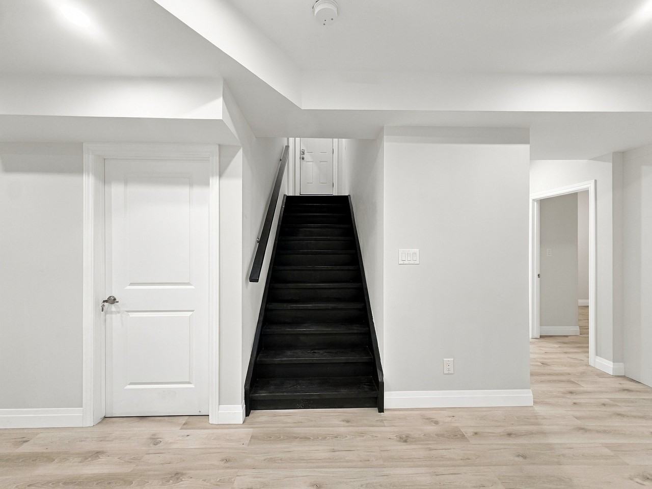 1087 Edgeleigh Avenue - Photo 4 of 16