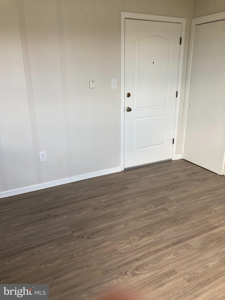 1232N N Main St #4 - Photo 4 of 10