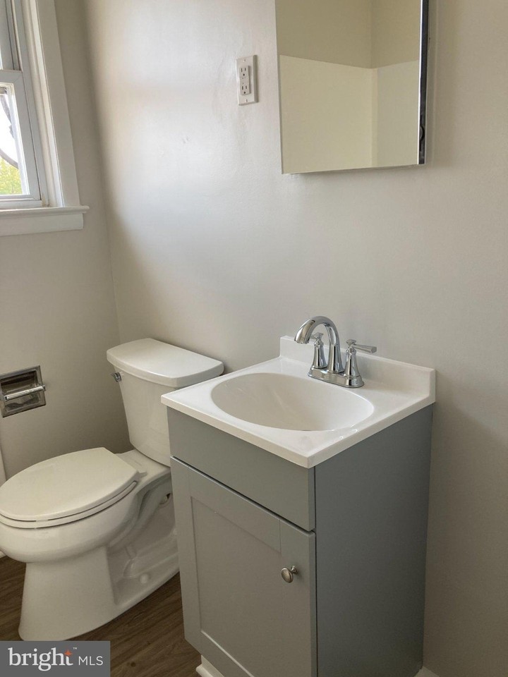 1232N N Main St #4 - Photo 5 of 10