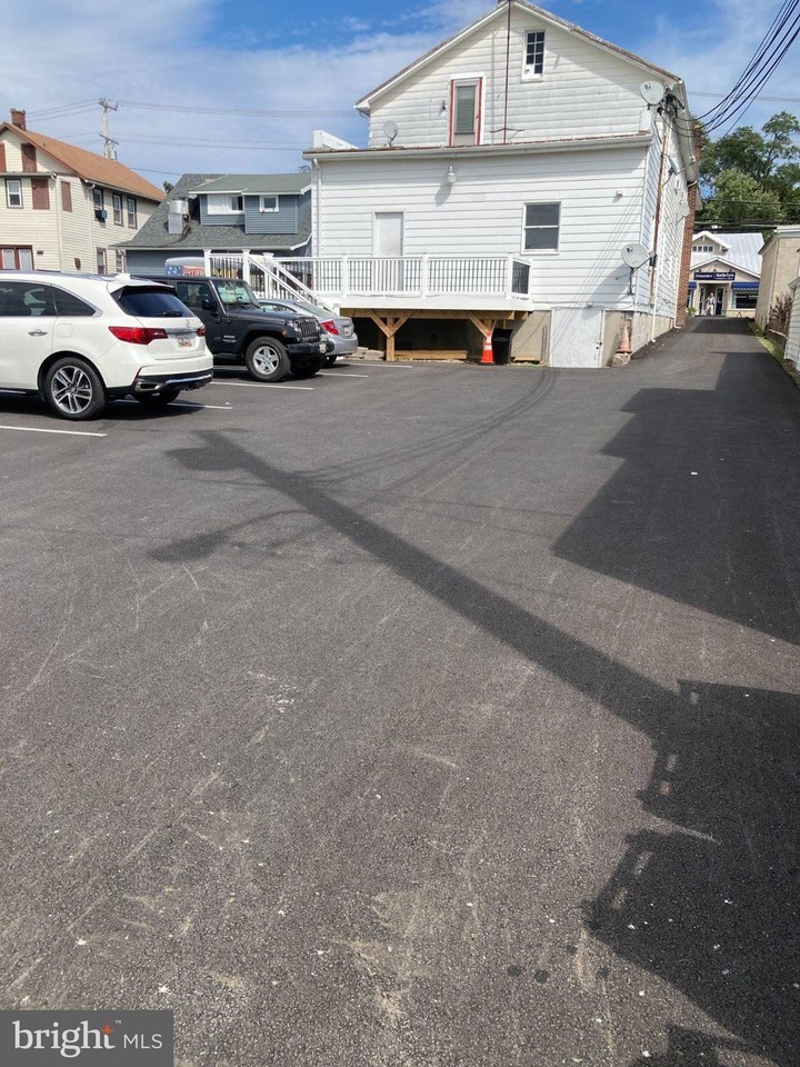 1232N N Main St #4 - Photo 6 of 10