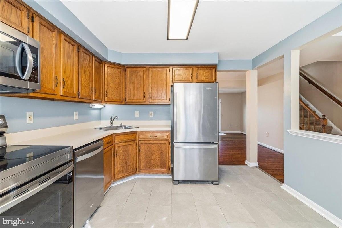 7991 Windsail Ct - Photo 4 of 37