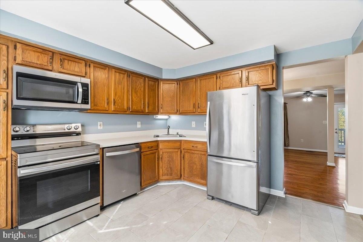 7991 Windsail Ct - Photo 5 of 37
