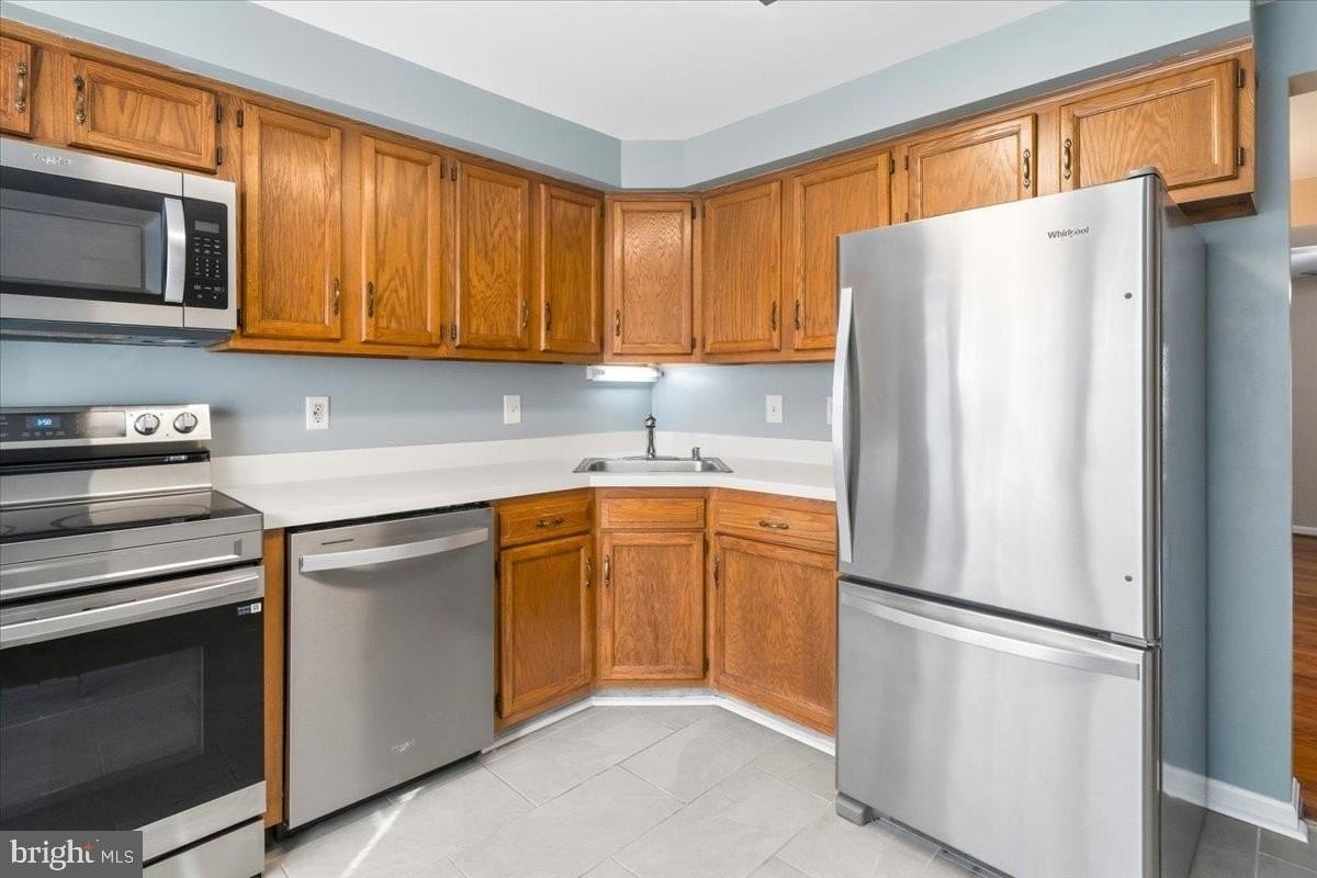7991 Windsail Ct - Photo 6 of 37