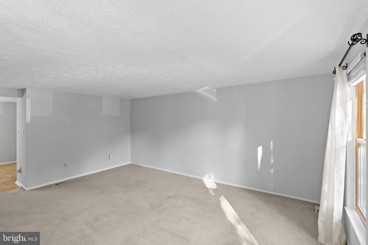 7515 Summer Blossom Ln - Photo 5 of 37