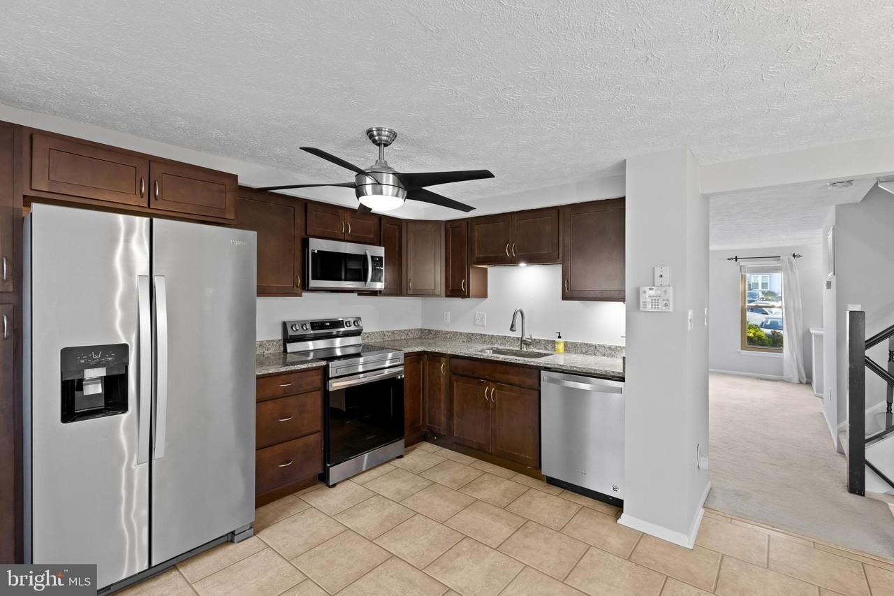 7515 Summer Blossom Ln - Photo 7 of 37