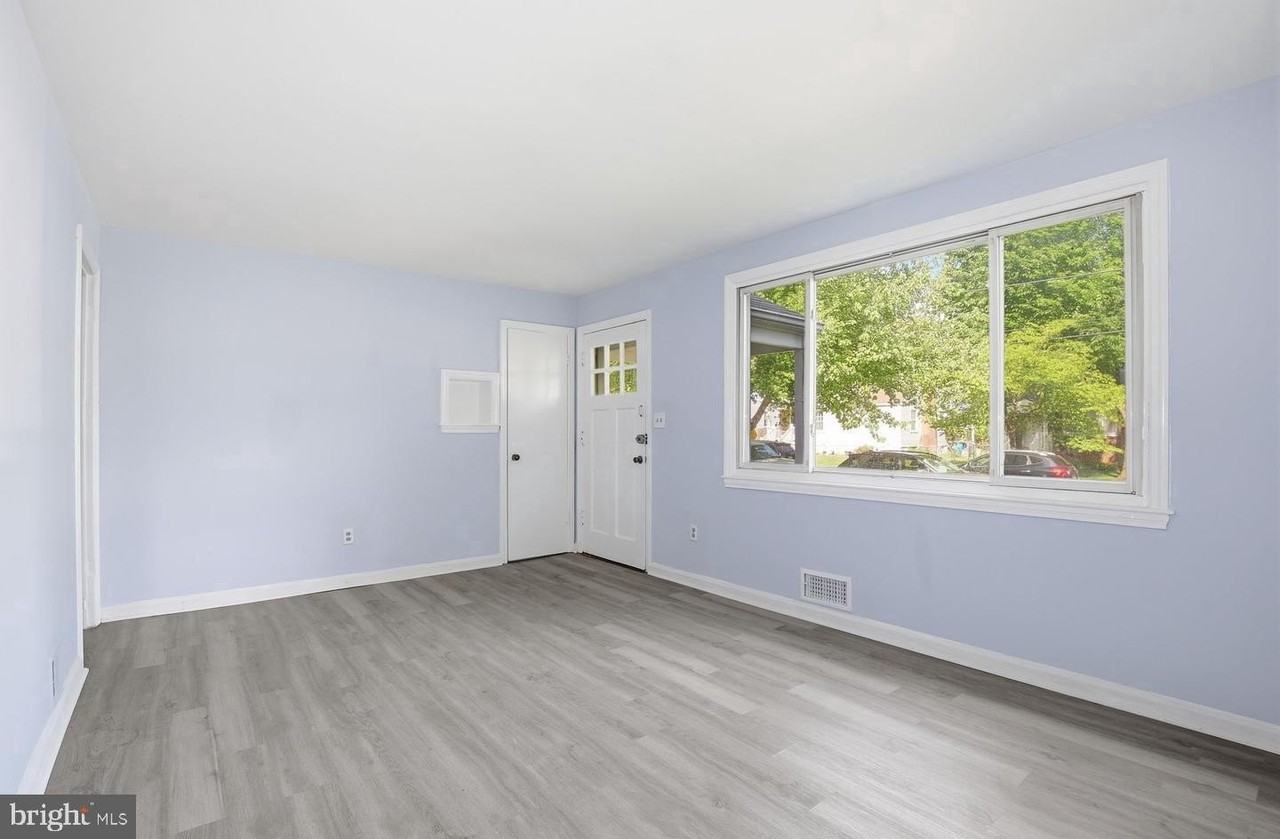 9712 51st Ave - Photo 4 of 50