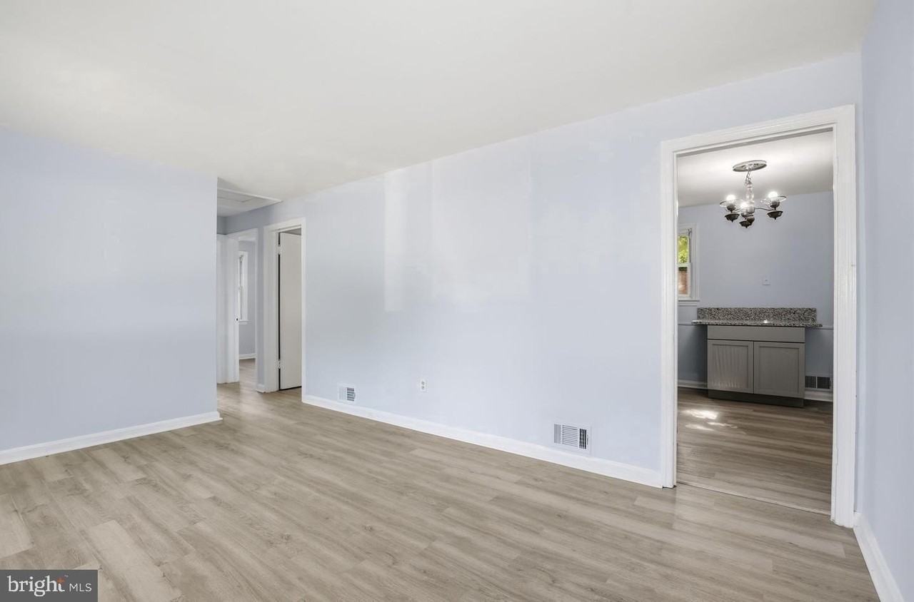 9712 51st Ave - Photo 5 of 50