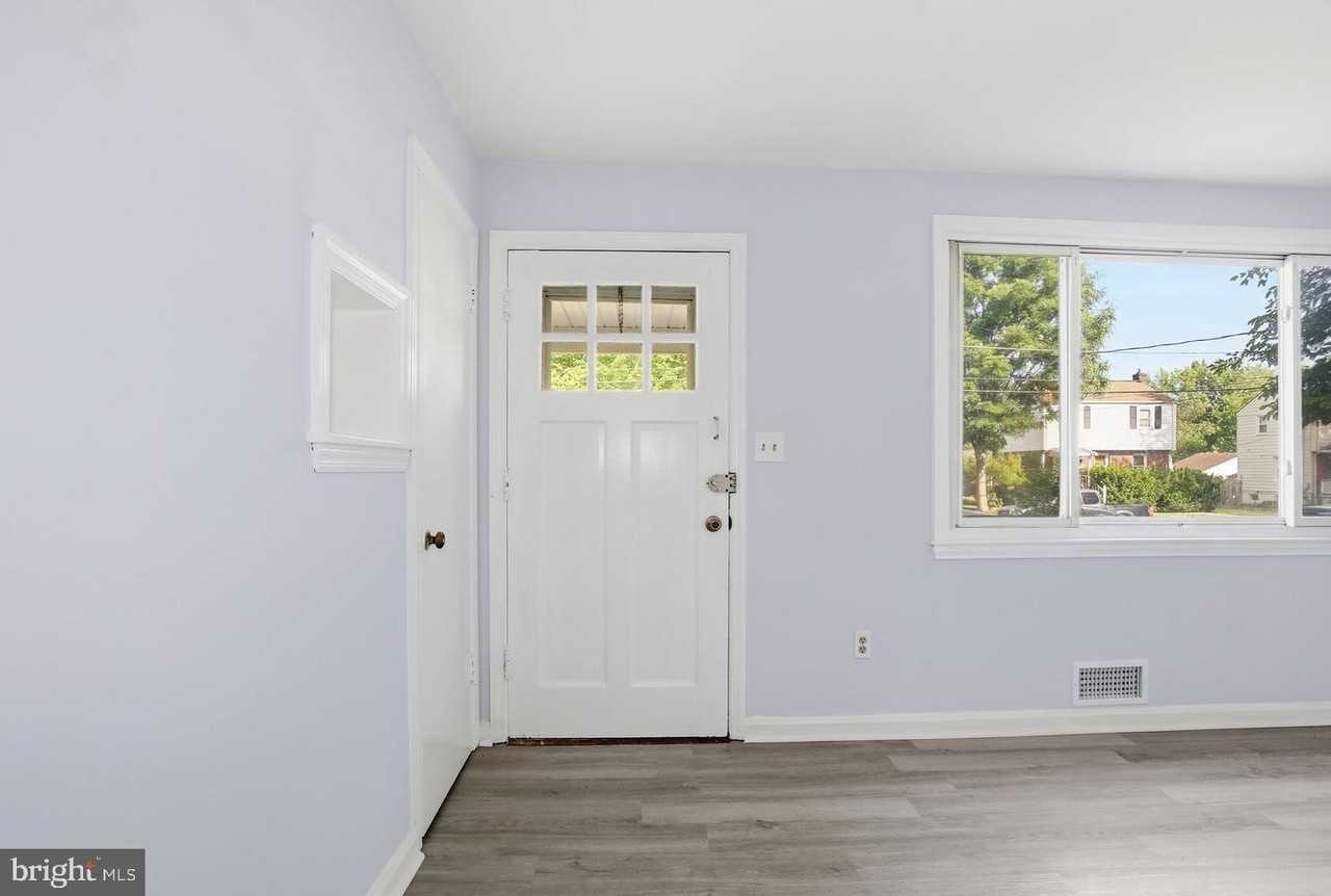 9712 51st Ave - Photo 6 of 50