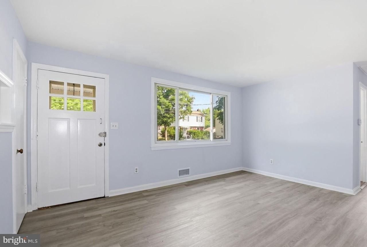 9712 51st Ave - Photo 7 of 50