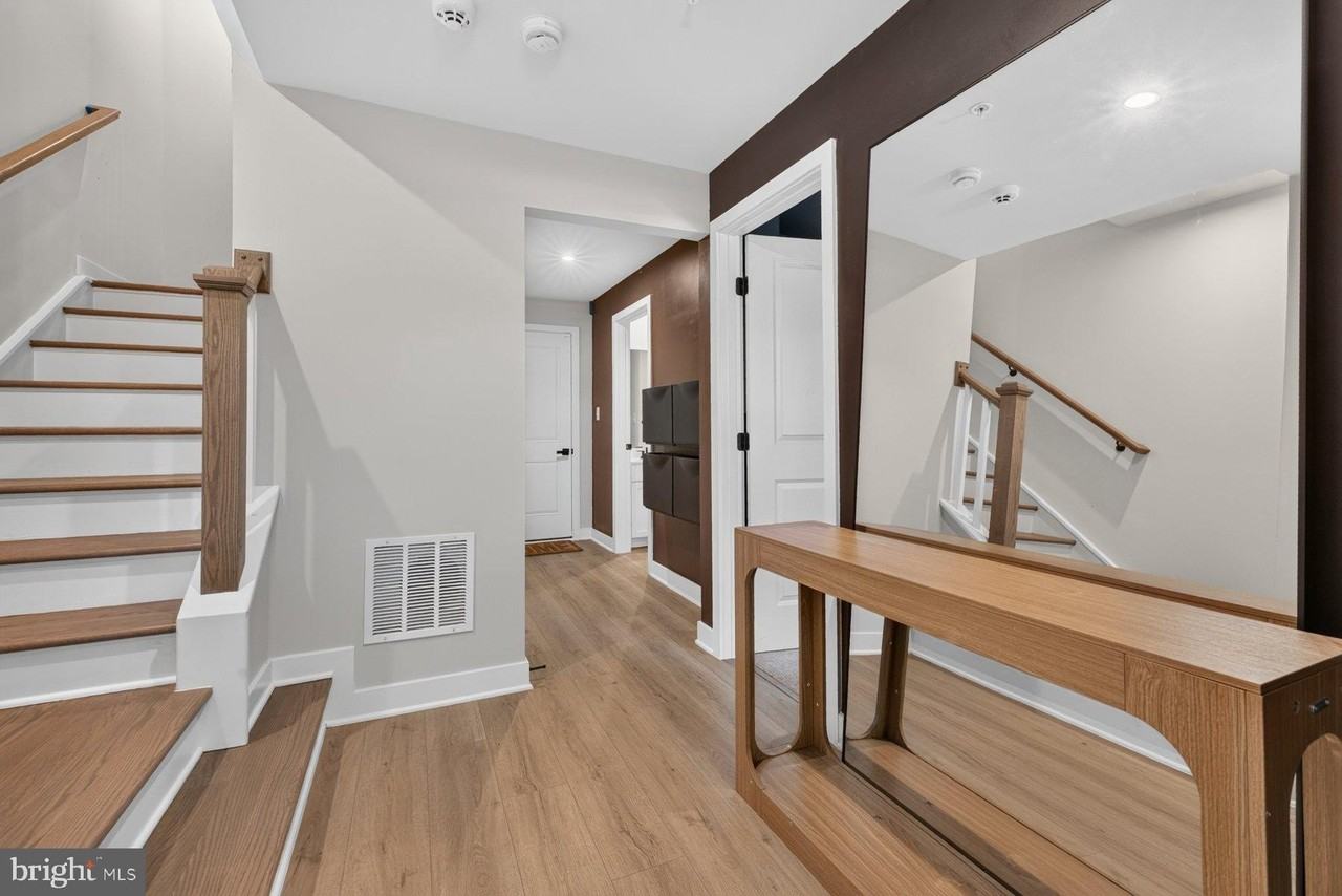 16108 Meadow Glenn Dr - Photo 2 of 50