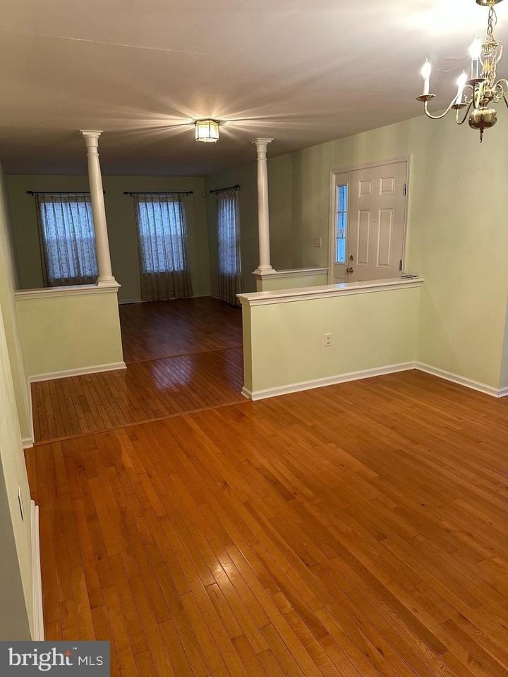 193 Fountayne Ln - Photo 3 of 15