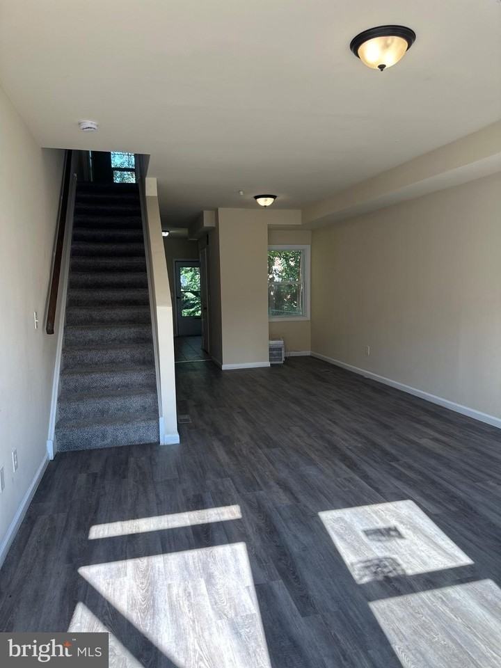 186 Passaic St - Photo 2 of 17