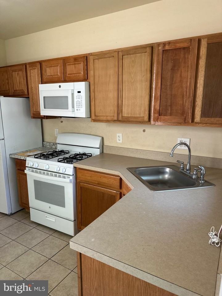 186 Passaic St - Photo 4 of 17
