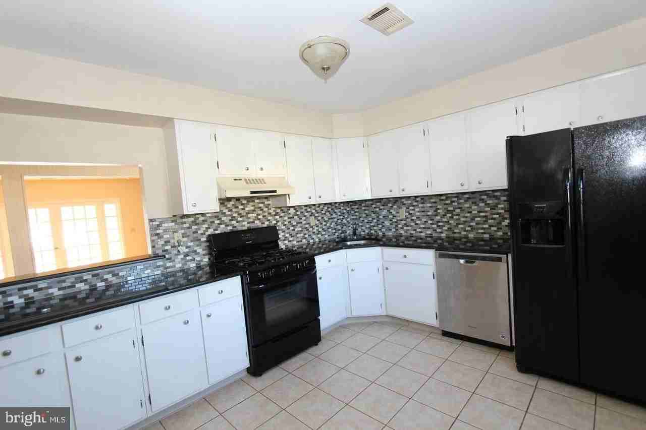 138 Leah Ct - Photo 7 of 38