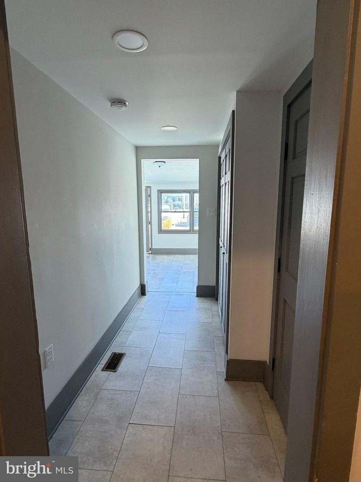 137 N Stratton St - Photo 5 of 11