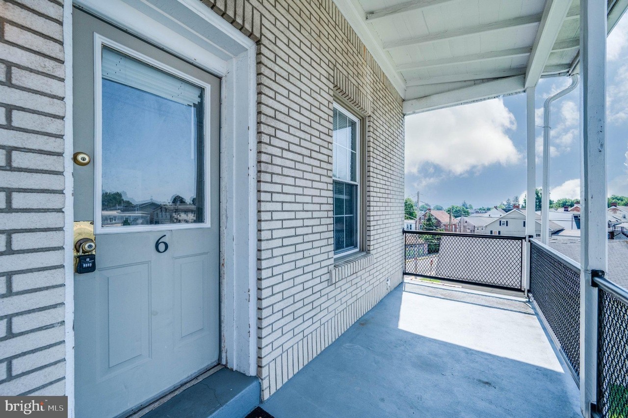302 W Main St Apt 6 - Photo 7 of 34