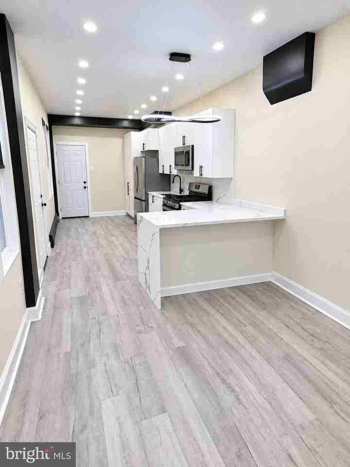 542 S 9th St - Photo 3 of 10