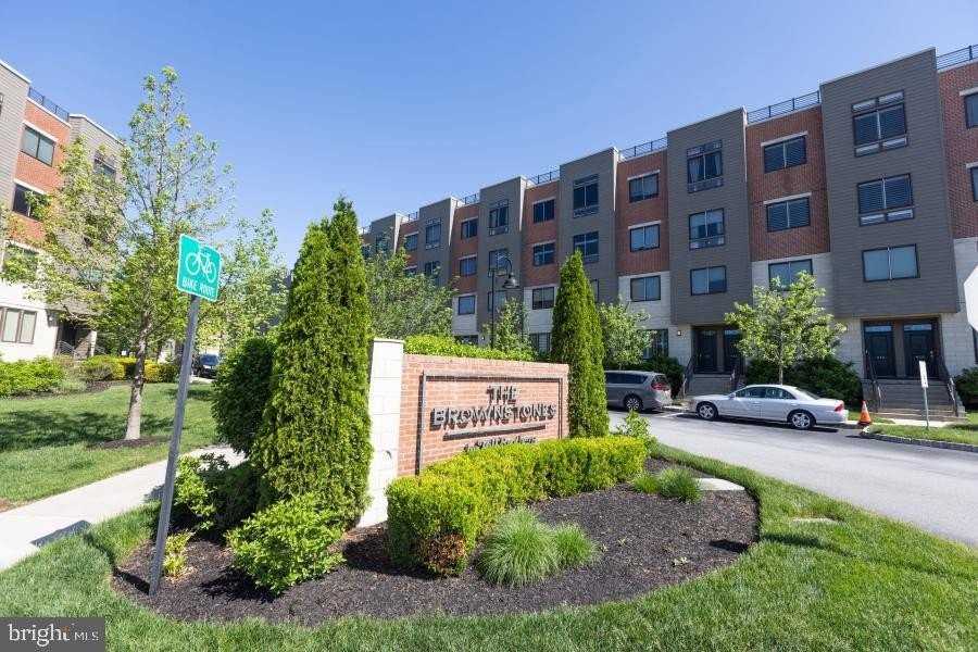 609 Lakeview Ct - Photo 2 of 50